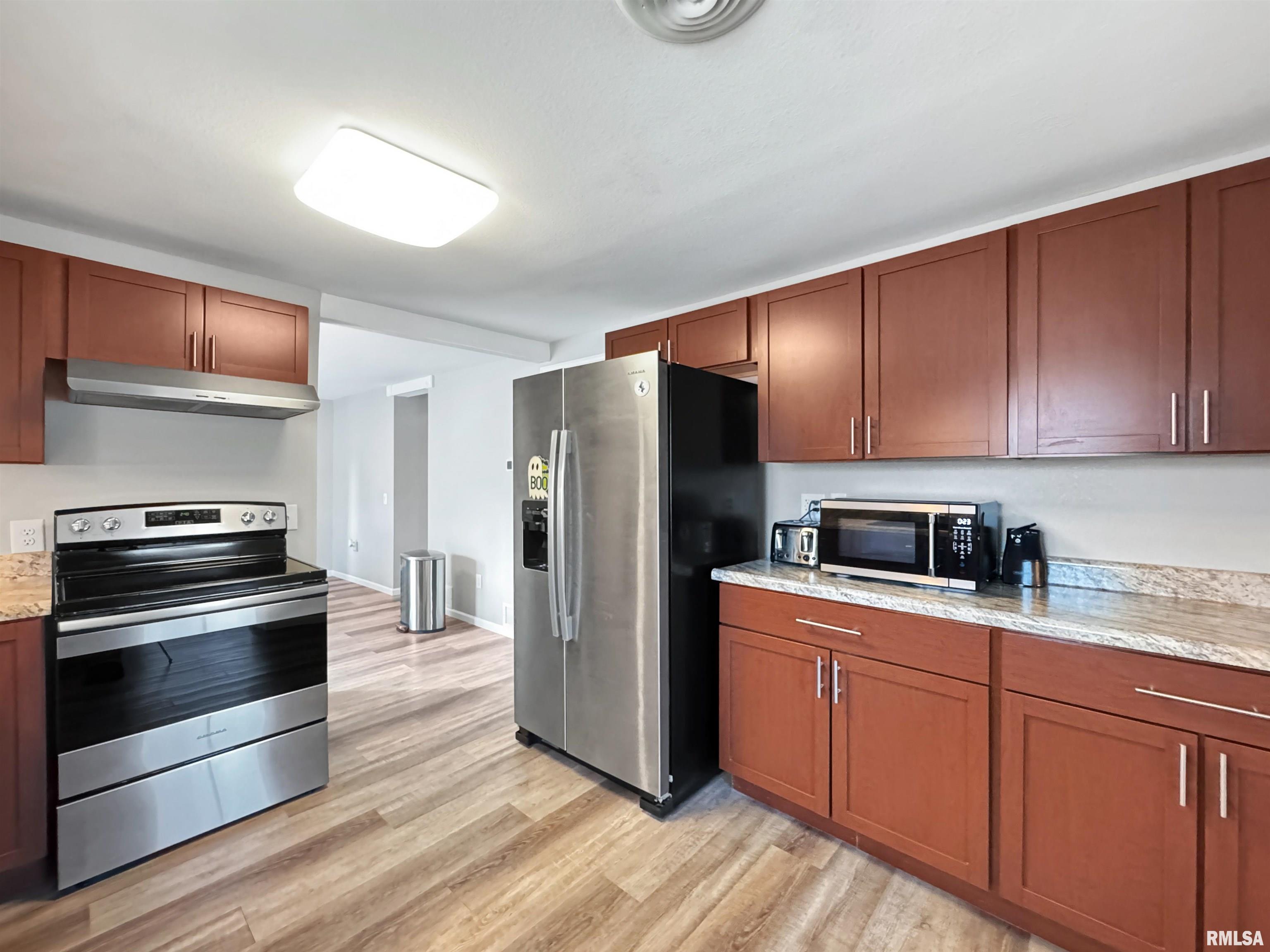 17893 Red Shale Hill Road Pekin, IL 61554 - Photo 17 of 59