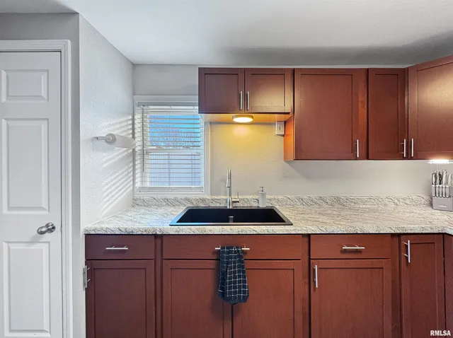 $215,000 | 17893 Red Shale Hill Road, Pekin, IL 61554