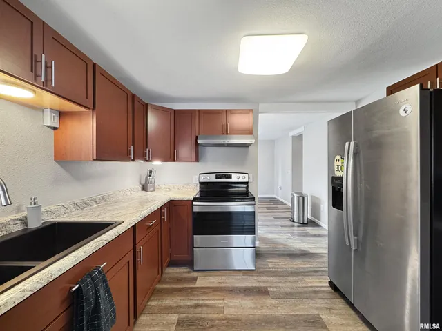 $215,000 | 17893 Red Shale Hill Road, Pekin, IL 61554