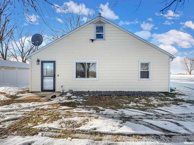 $215,000 | 17893 Red Shale Hill Road, Pekin, IL 61554