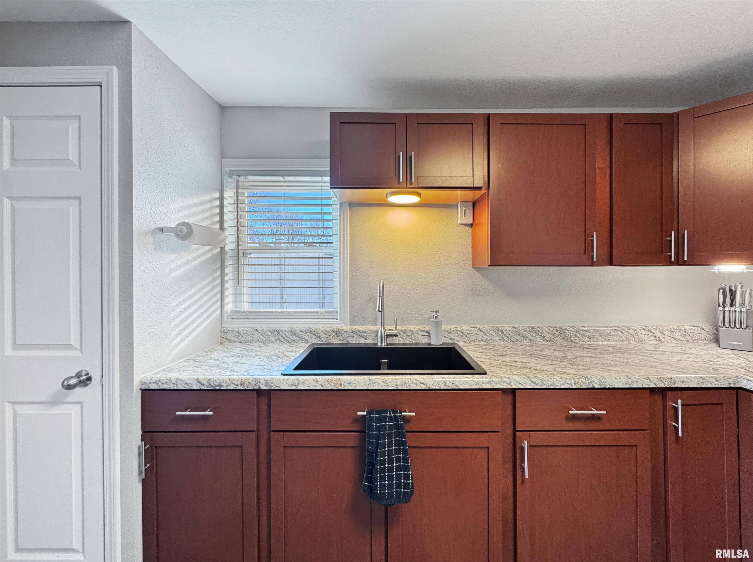 17893 Red Shale Hill Road Pekin, IL 61554 - Photo 21 of 59