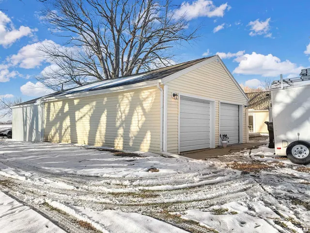 $215,000 | 17893 Red Shale Hill Road, Pekin, IL 61554