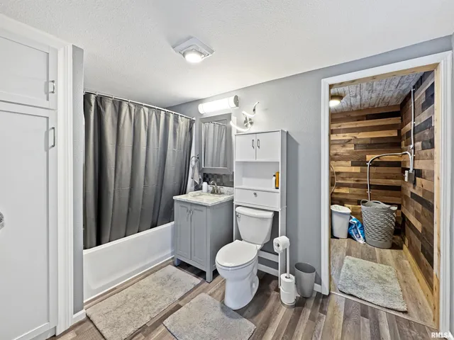 $215,000 | 17893 Red Shale Hill Road, Pekin, IL 61554