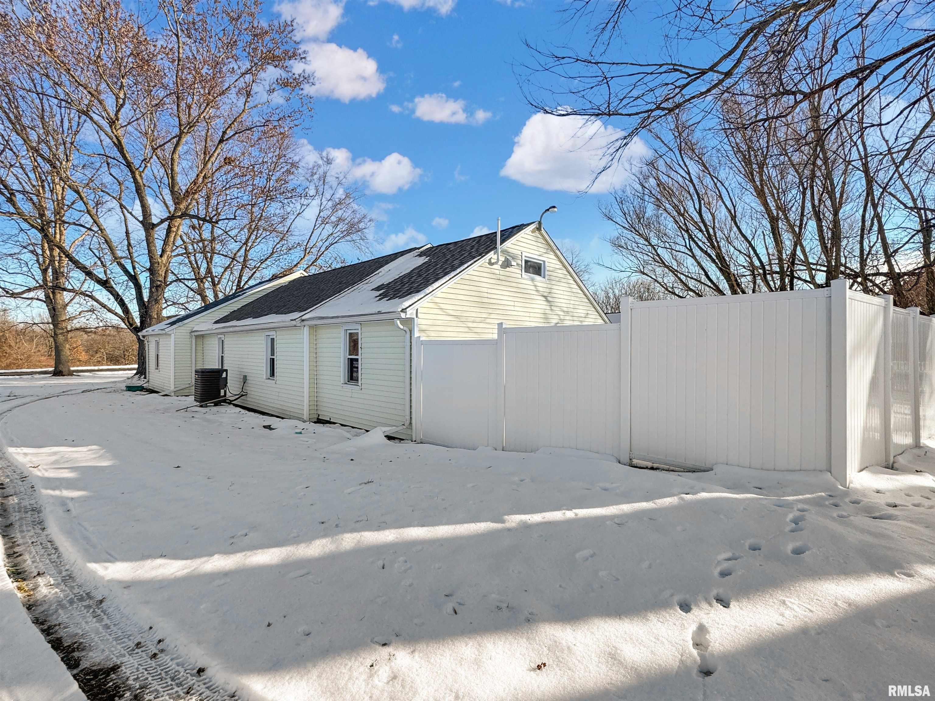 17893 Red Shale Hill Road Pekin, IL 61554 - Photo 39 of 59