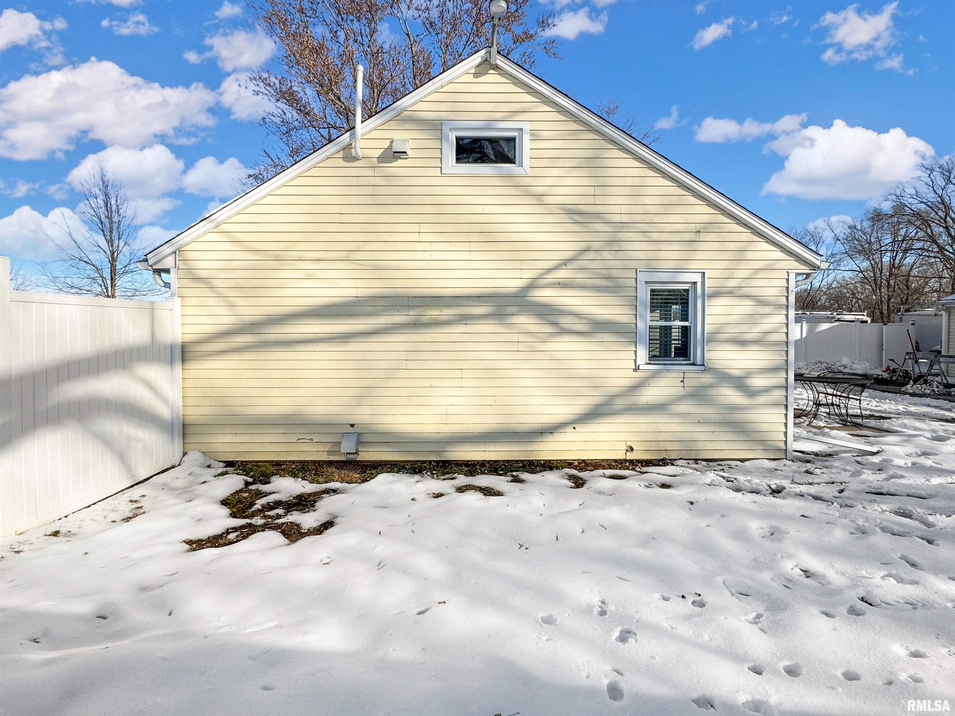 17893 Red Shale Hill Road Pekin, IL 61554 - Photo 40 of 59