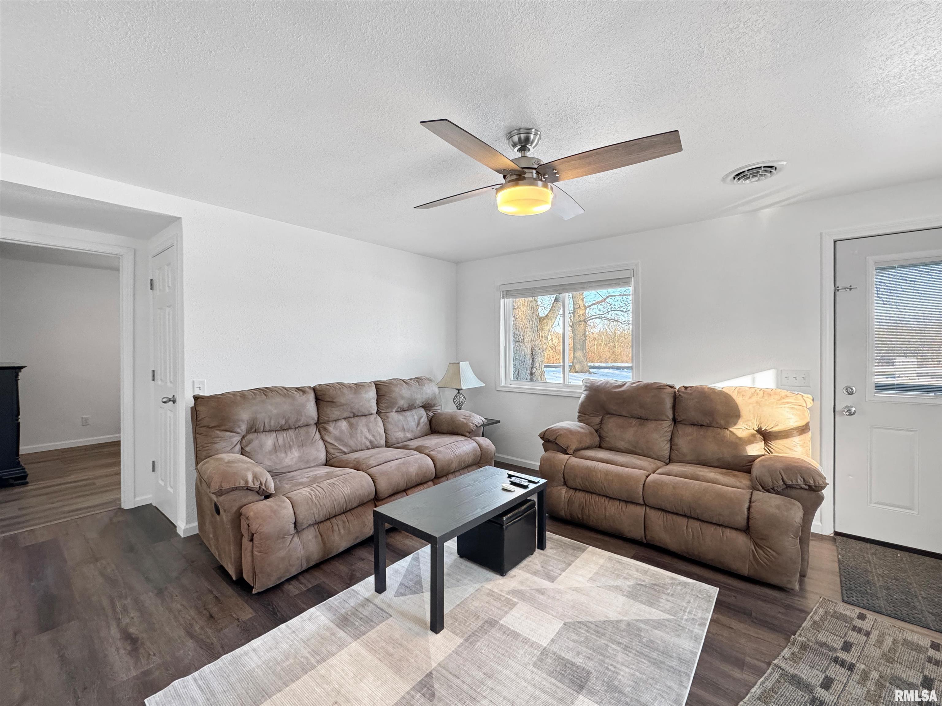 17893 Red Shale Hill Road Pekin, IL 61554 - Photo 5 of 59