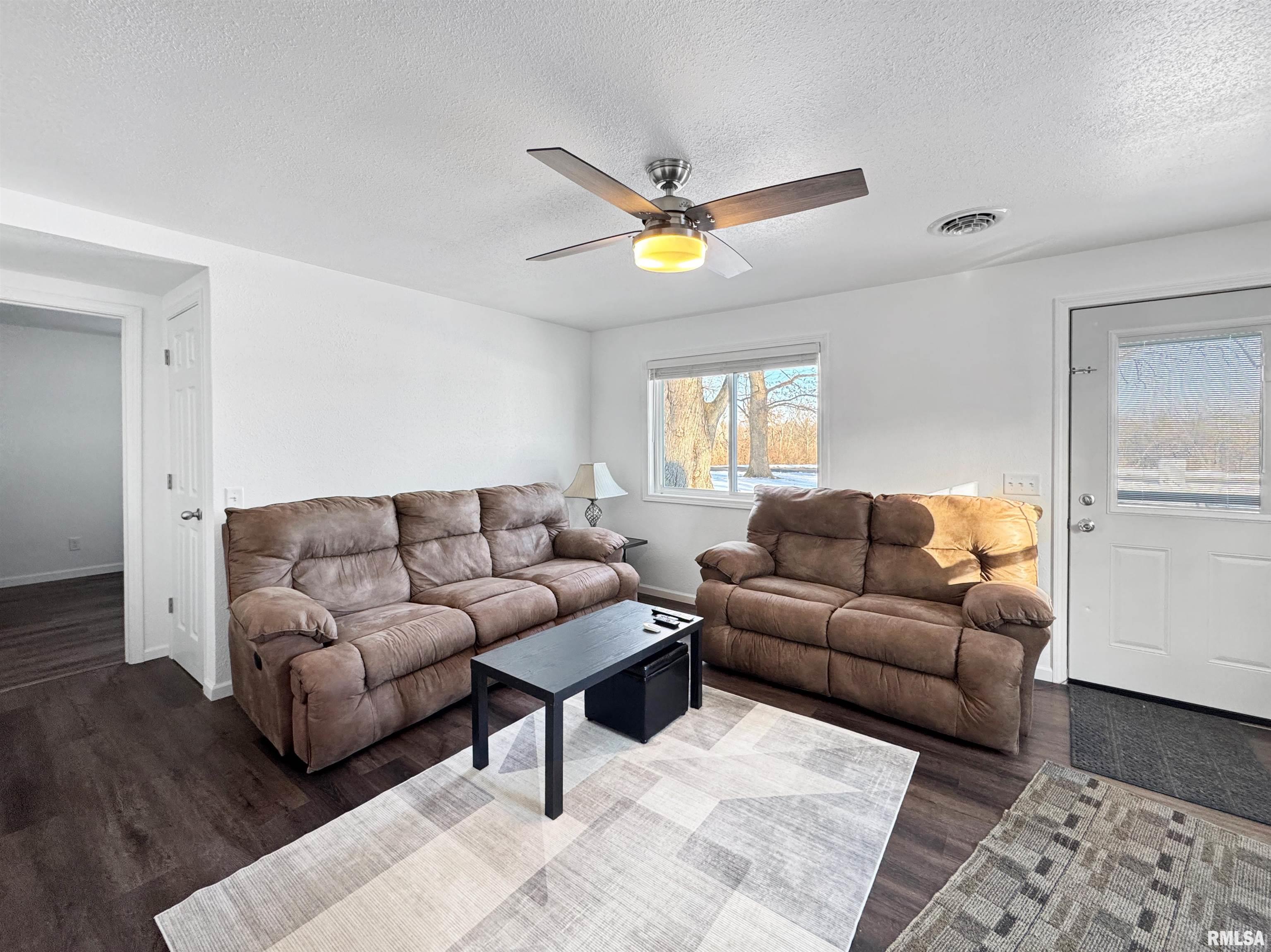 17893 Red Shale Hill Road Pekin, IL 61554 - Photo 6 of 59