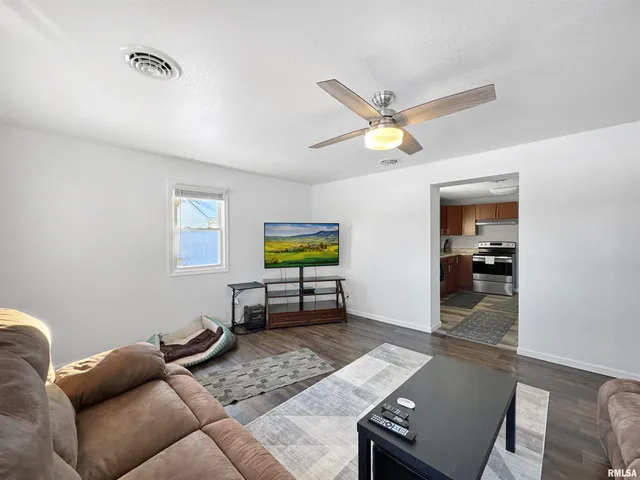 $215,000 | 17893 Red Shale Hill Road, Pekin, IL 61554