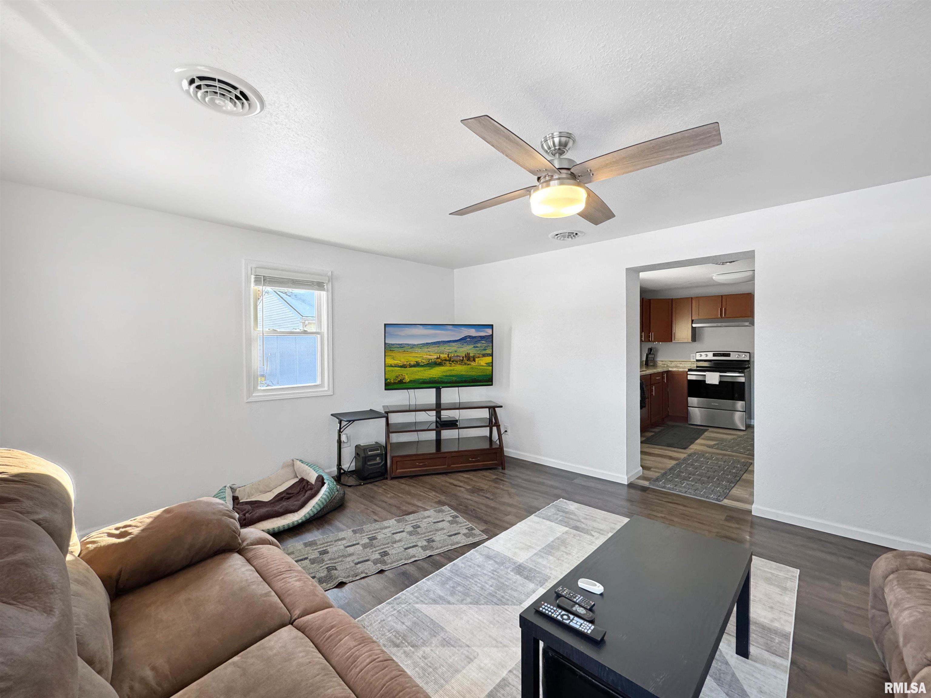 17893 Red Shale Hill Road Pekin, IL 61554 - Photo 8 of 59