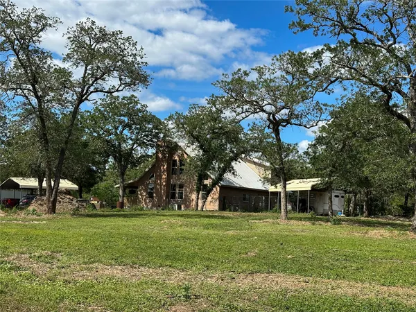 a view of a house with a backyard
