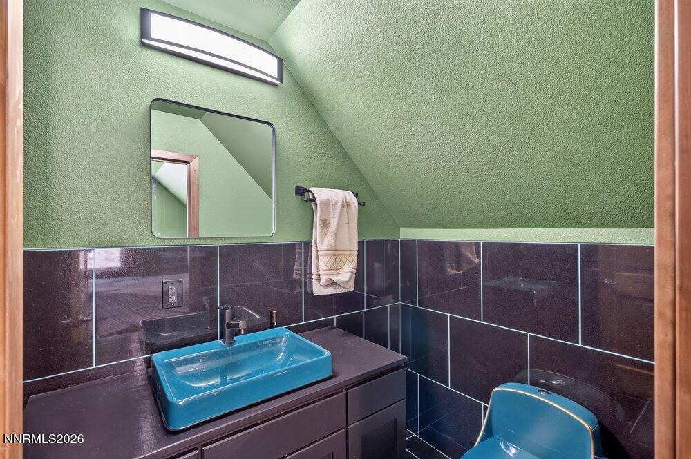 21545 Stallion Road Reno, NV 89521 - Photo 23 of 28 masterbath1