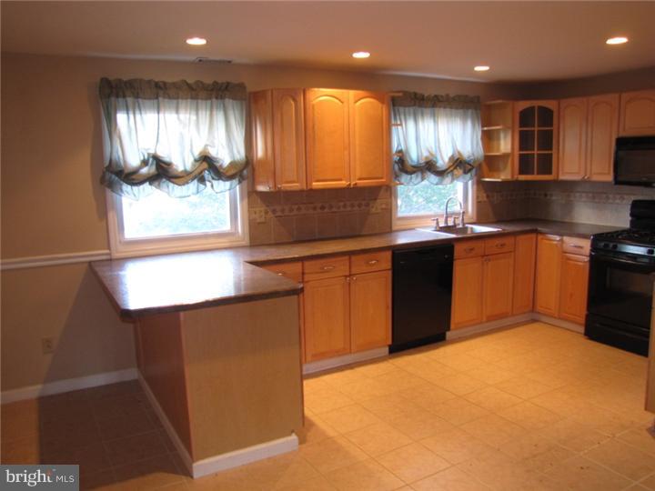 3846 Greenacres Road Philadelphia, PA 19154 - Photo 3 of 15