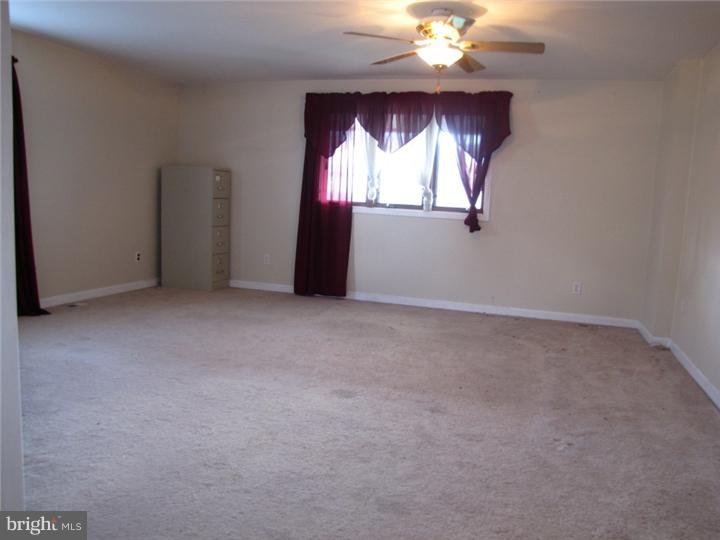 3846 Greenacres Road Philadelphia, PA 19154 - Photo 4 of 15