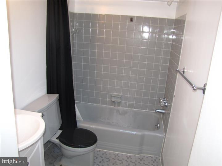 3846 Greenacres Road Philadelphia, PA 19154 - Photo 7 of 15