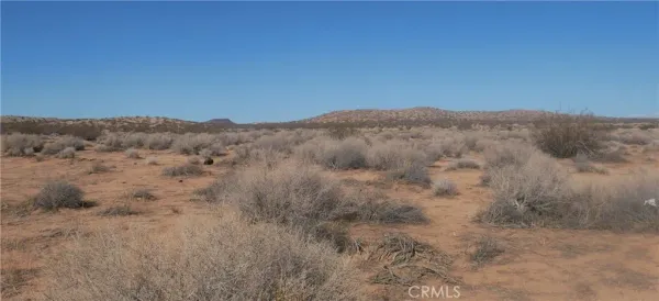 a view of a dry field