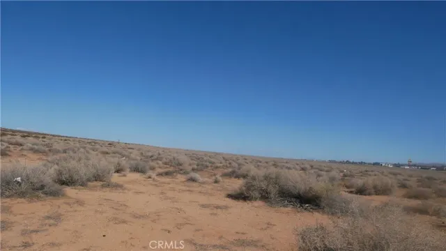 a view of a dry field