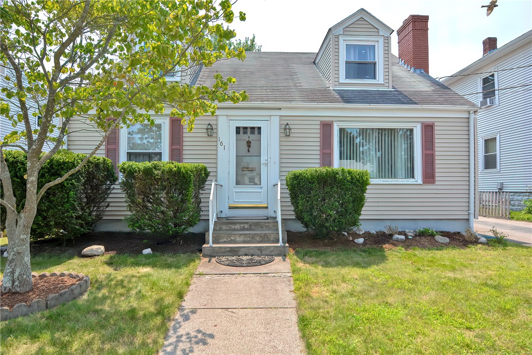 161 Whittier Road Pawtucket, RI 02861 - Photo 2 of 39
