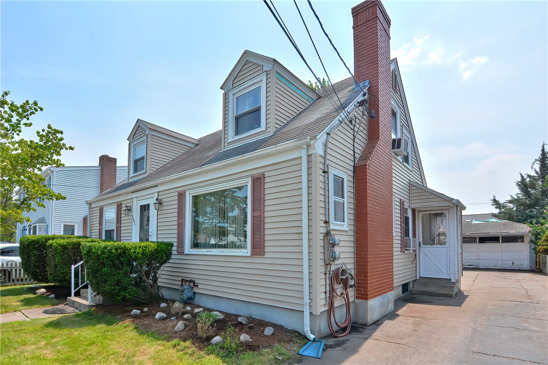 161 Whittier Road Pawtucket, RI 02861 - Photo 3 of 39