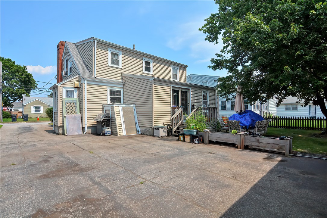 161 Whittier Road Pawtucket, RI 02861 - Photo 4 of 39