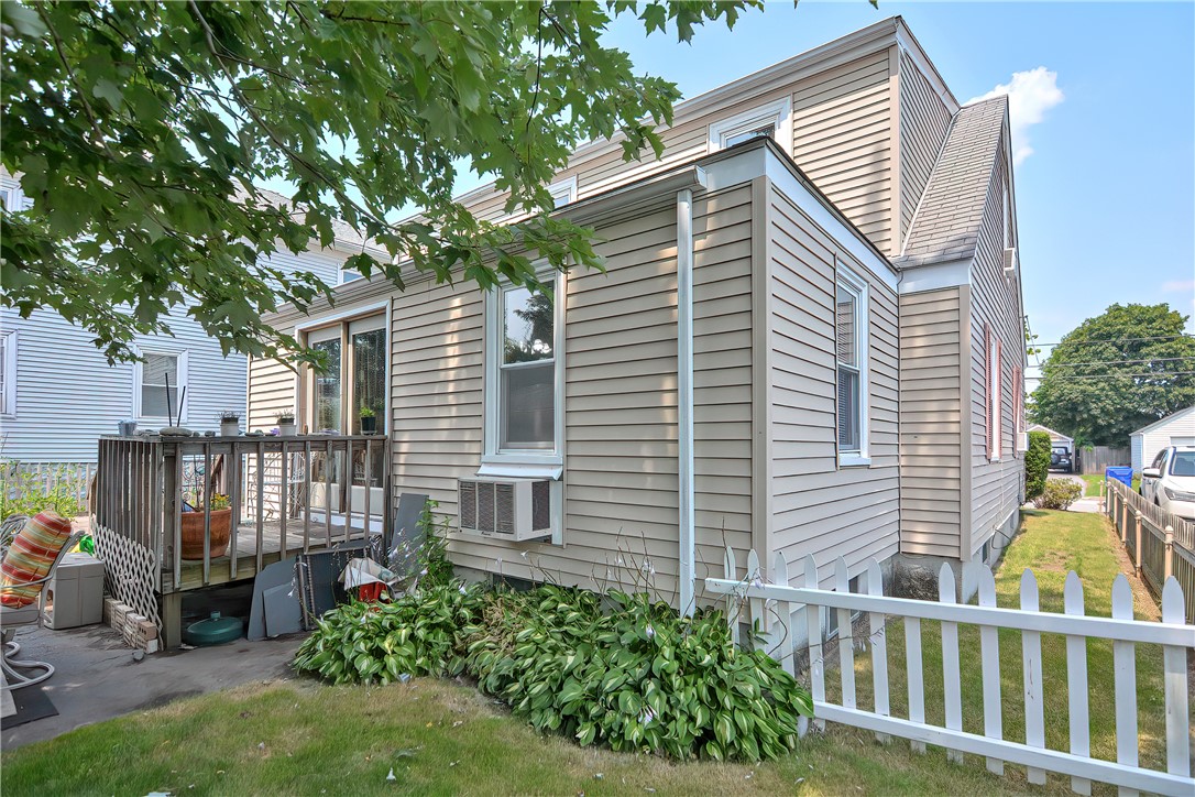 161 Whittier Road Pawtucket, RI 02861 - Photo 5 of 39
