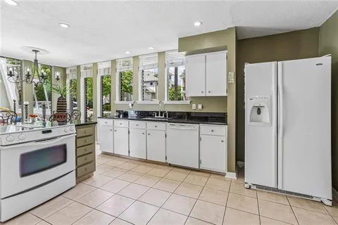 $725,000 | 1 Rue Royale, Metairie, LA 70002