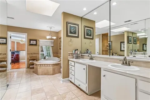 $725,000 | 1 Rue Royale, Metairie, LA 70002