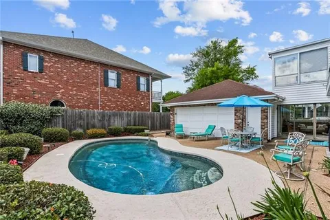 $725,000 | 1 Rue Royale, Metairie, LA 70002