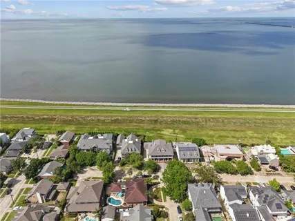 $725,000 | 1 Rue Royale, Metairie, LA 70002