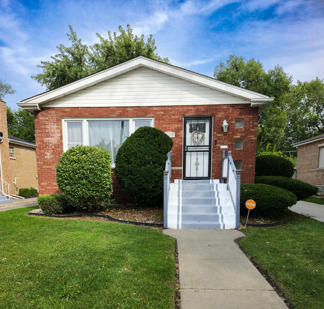 11015 South Morgan Street Chicago, IL 60643 - Photo 3 of 6 a front view of a house with a yard and garage