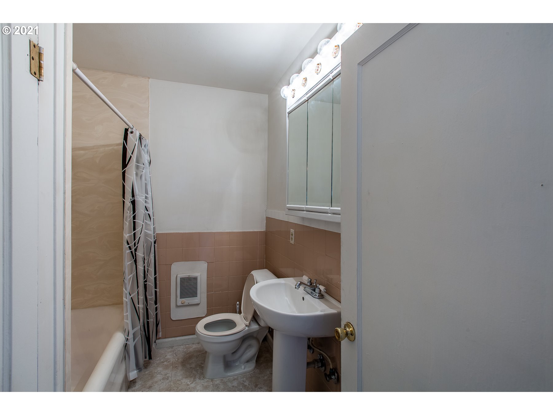 3783 Oregon Avenue Springfield, OR 97478 - Photo 14 of 24 Gallery Image 14