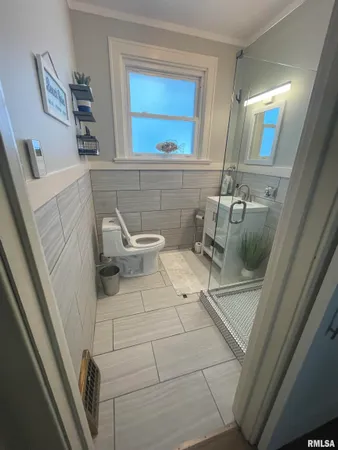 $249,200 | 2026 Hampshire Street, Quincy, IL 62301