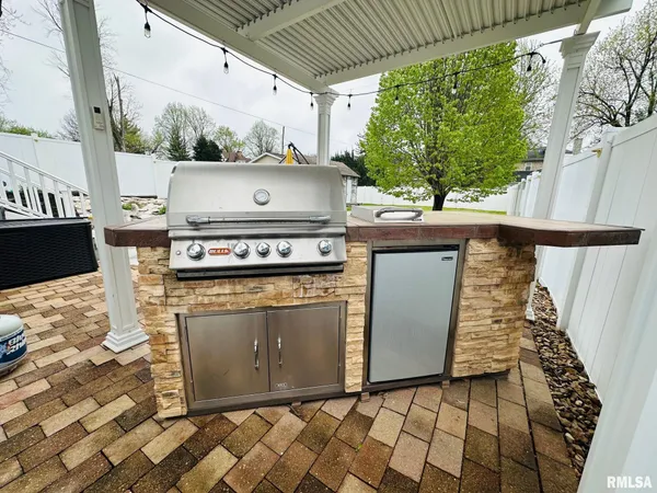 $249,200 | 2026 Hampshire Street, Quincy, IL 62301