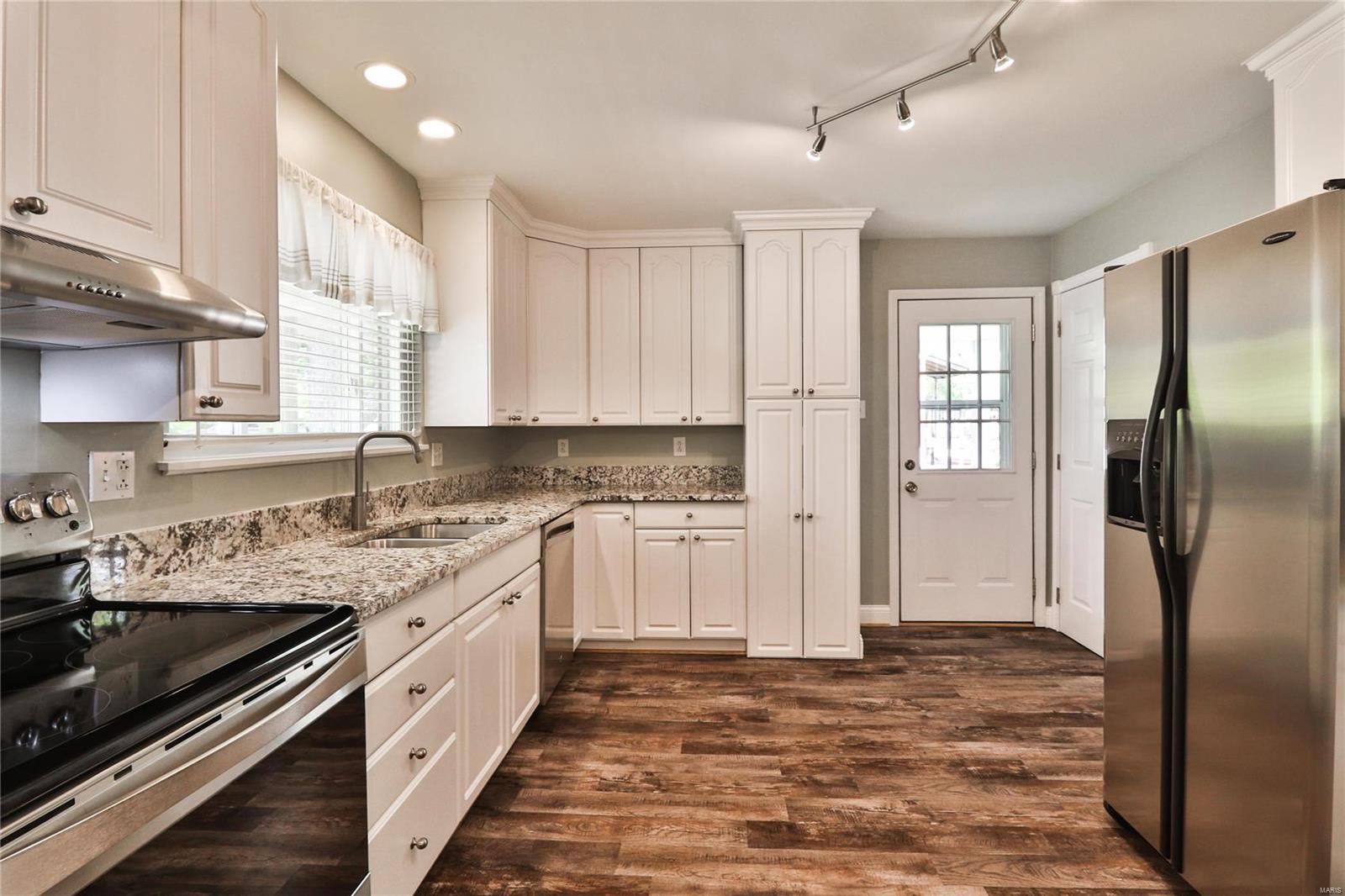4771 Theiss Road St. Louis, MO 63128 - Photo 4 of 27