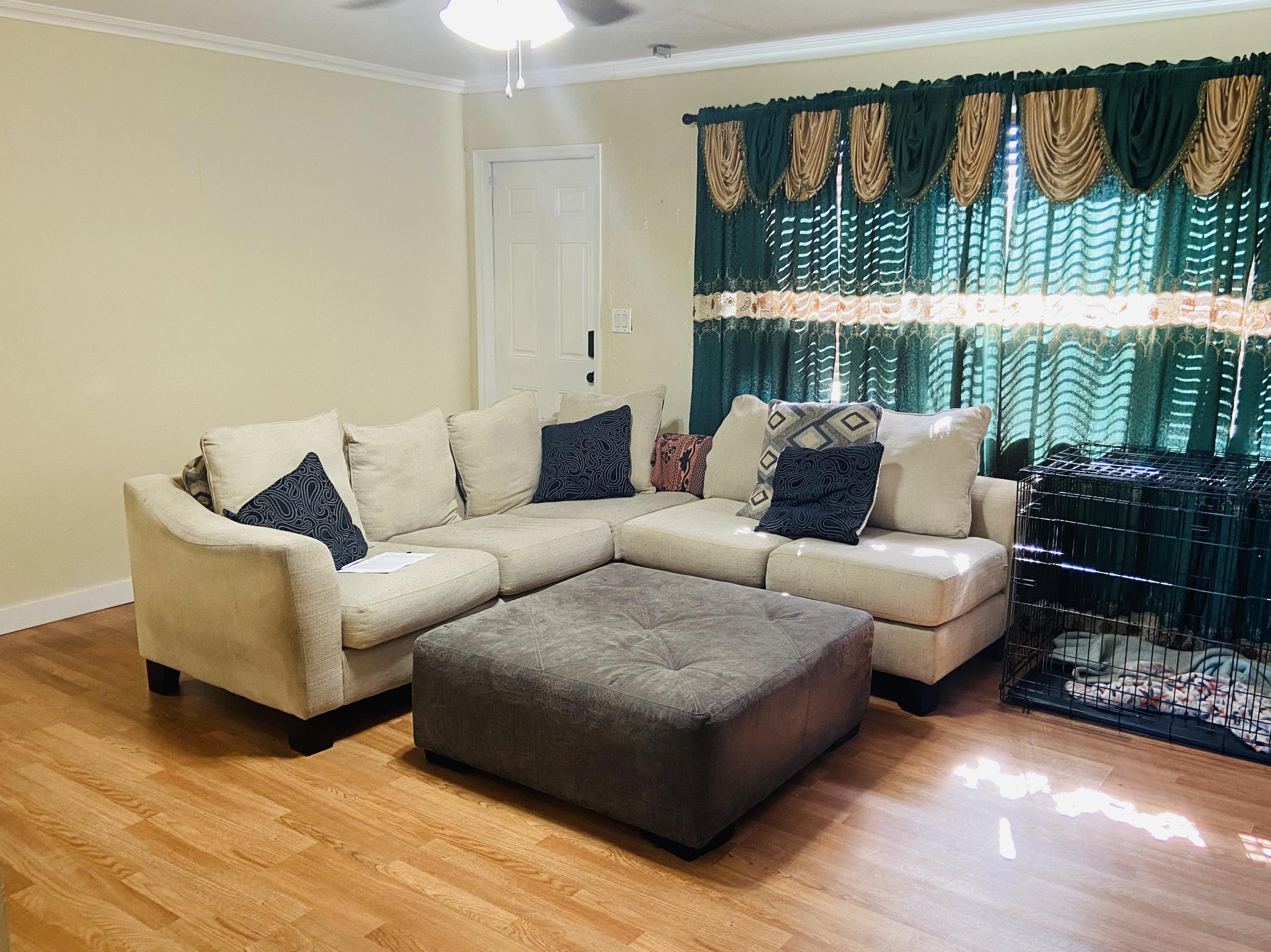 829 Cherry Road West Palm Beach, FL 33409 - Photo 3 of 18 Living Area