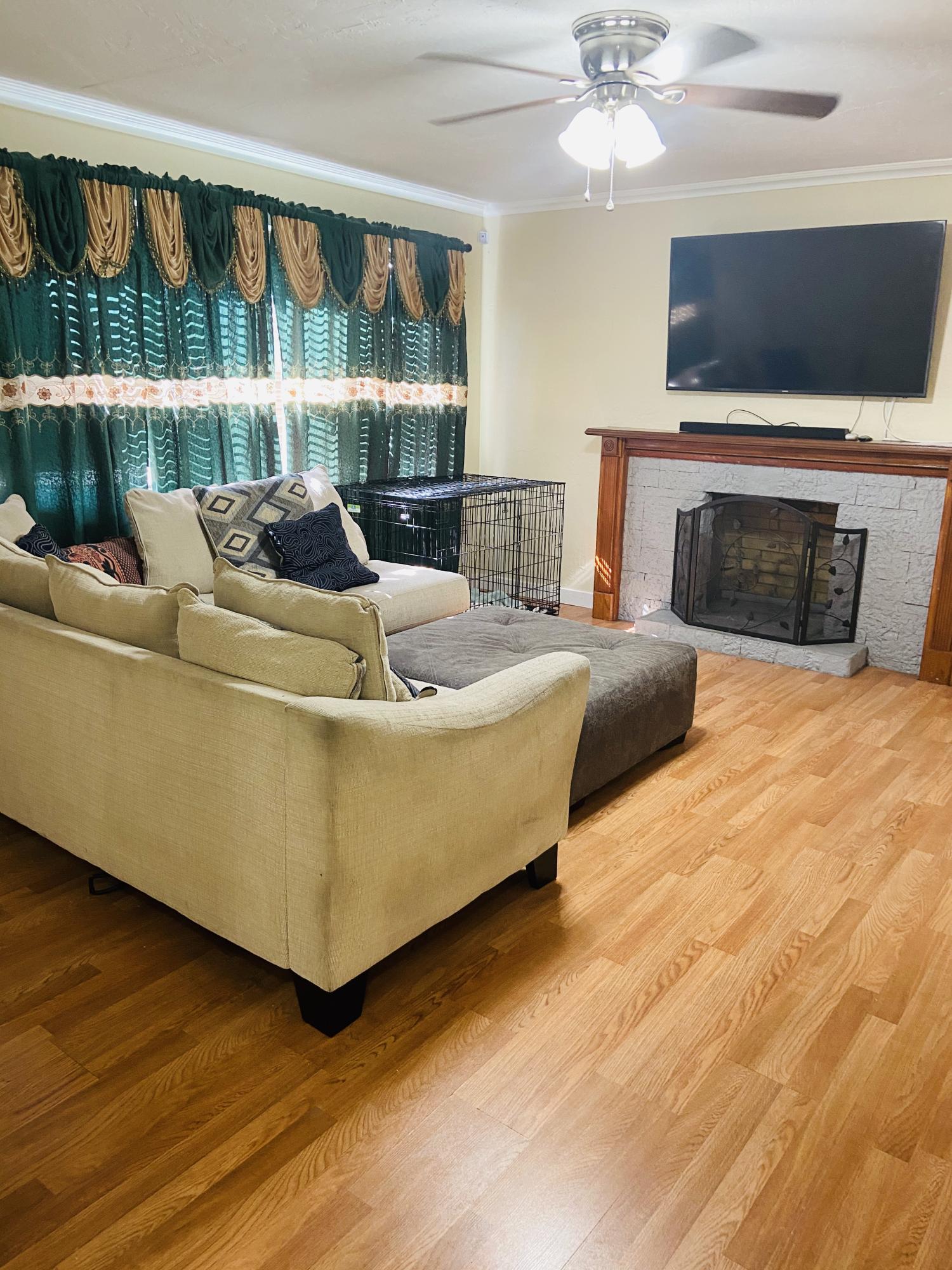 829 Cherry Road West Palm Beach, FL 33409 - Photo 4 of 18 Living Area