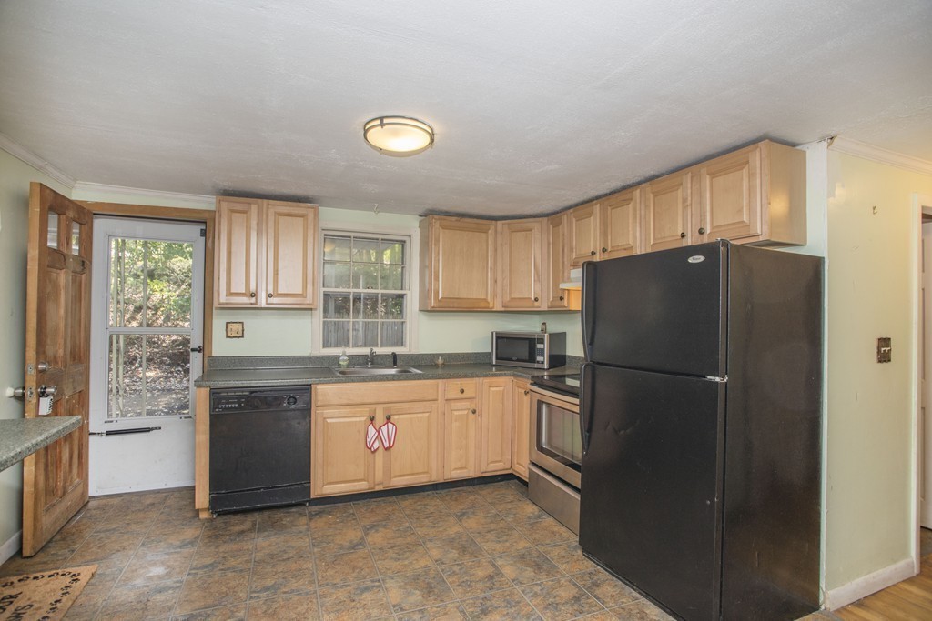 99 Scadding Street Taunton, MA 02780 - Photo 5 of 24 Gallery Image 5