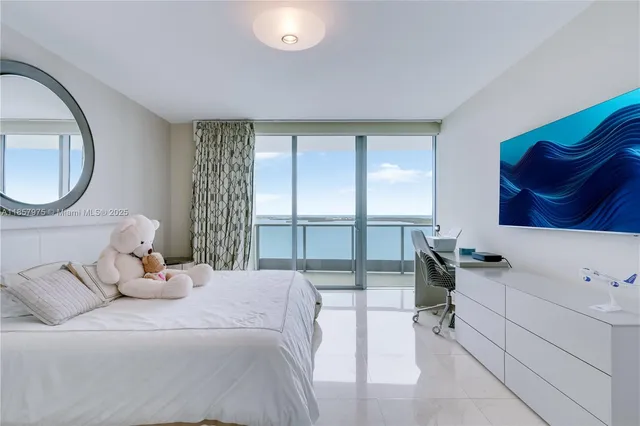 $1,795,000 | 1331 Brickell Bay Drive, Unit 2709, Miami, FL 33131
