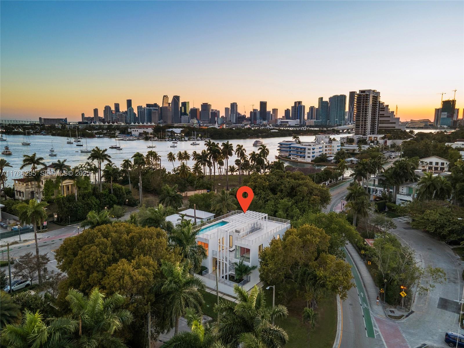 1250 North Venetian Way Miami, FL 33139 - Photo 3 of 61 a view of a city