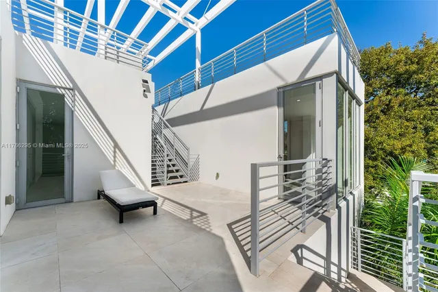 a picture of an ocean view