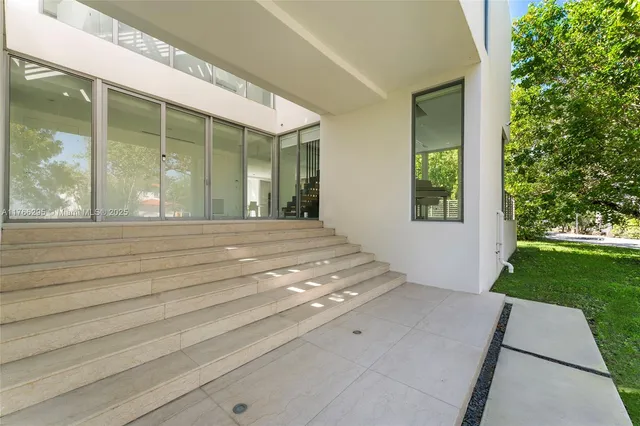 a view of entryway with lake view