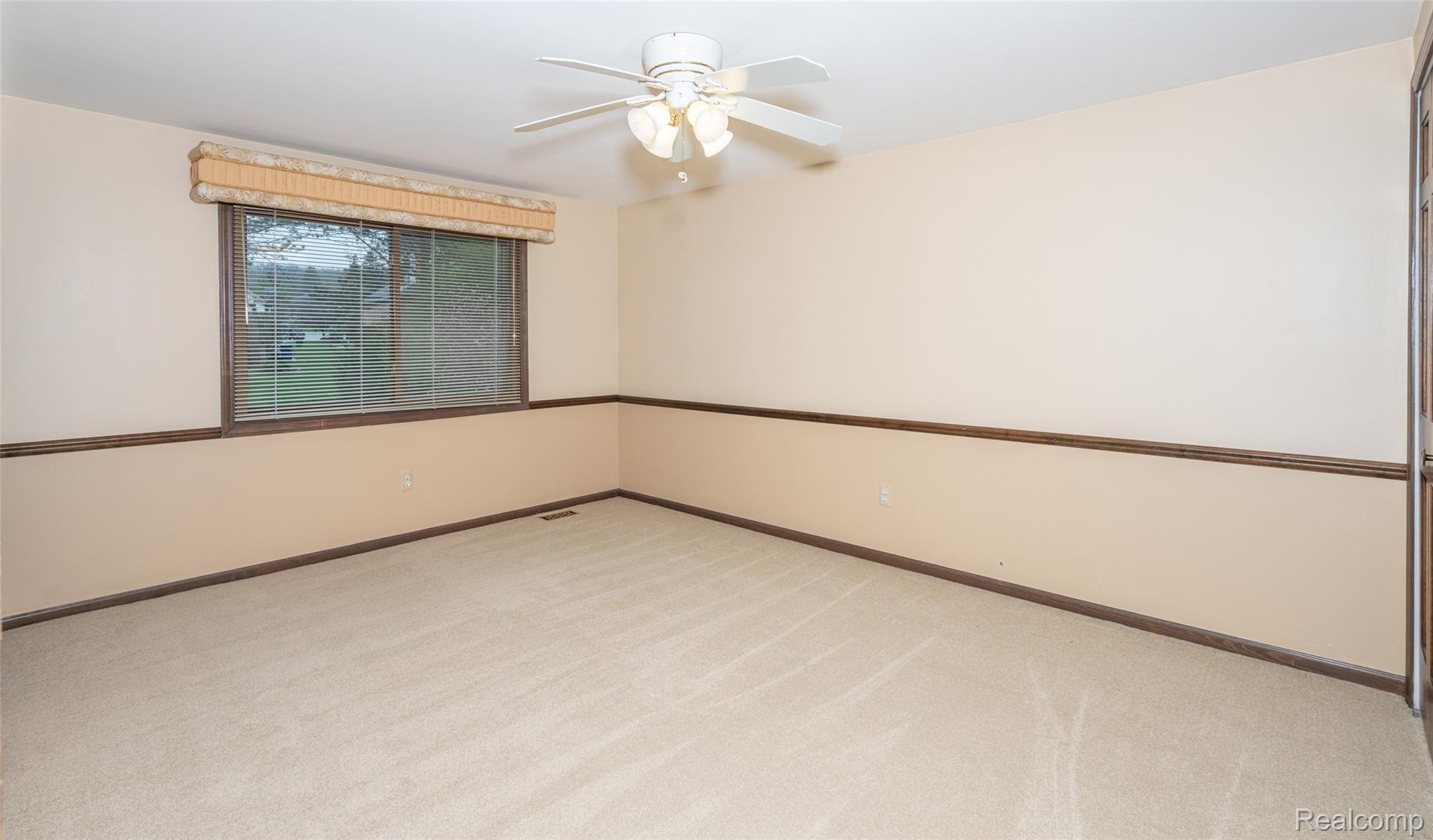 876 Snowmass Drive Rochester, MI 48309 - Photo 34 of 45 876 Snowmass Dr RHills INT-25.jpg