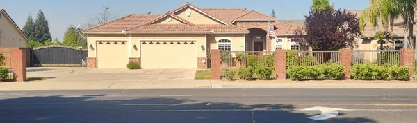 $599,000 | 2684 Armstrong Avenue, Clovis, CA 93611