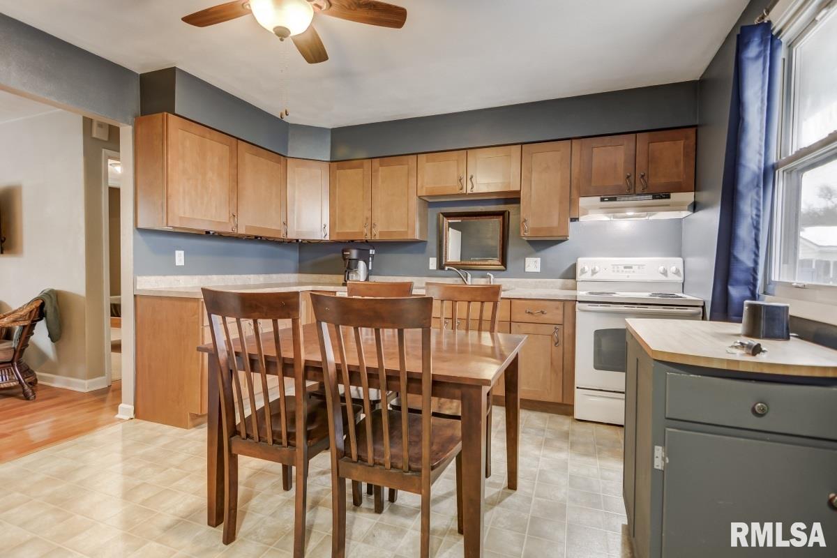 2802 East Black Avenue Springfield, IL 62702 - Photo 12 of 36