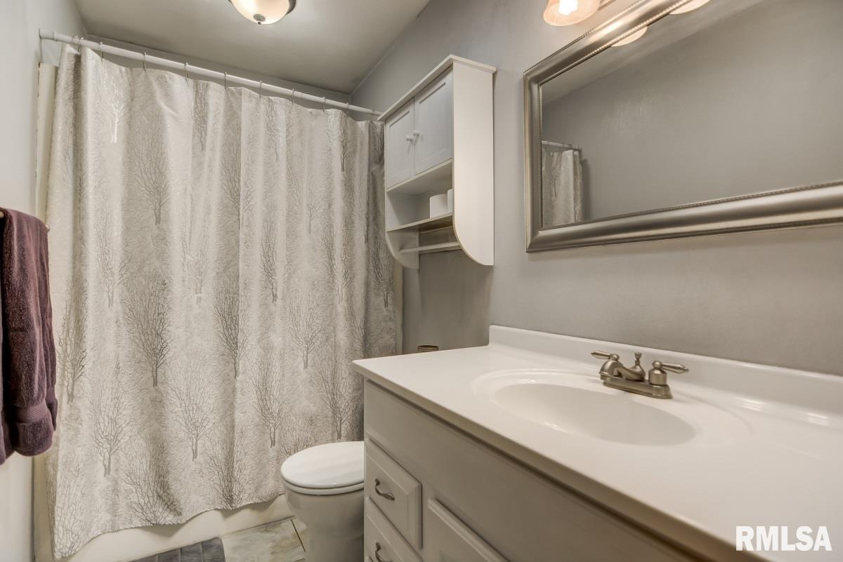 2802 East Black Avenue Springfield, IL 62702 - Photo 25 of 36