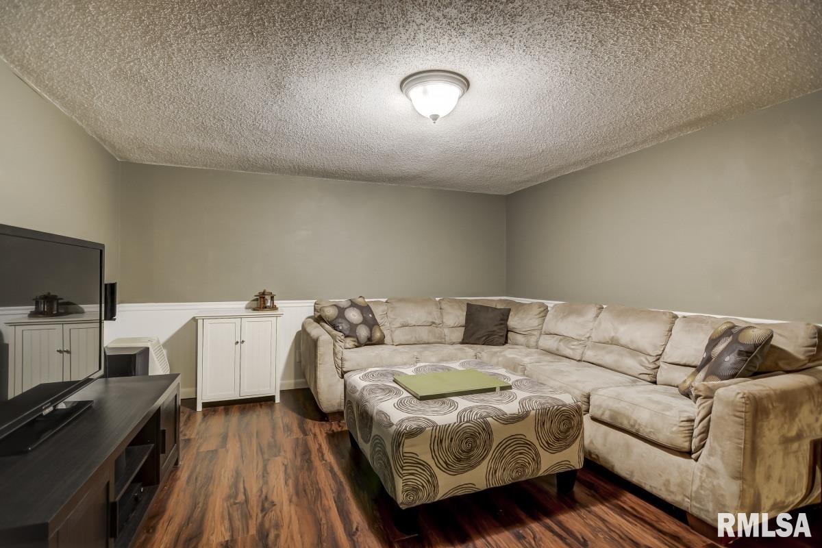 2802 East Black Avenue Springfield, IL 62702 - Photo 27 of 36