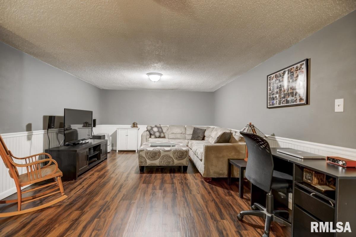 2802 East Black Avenue Springfield, IL 62702 - Photo 28 of 36