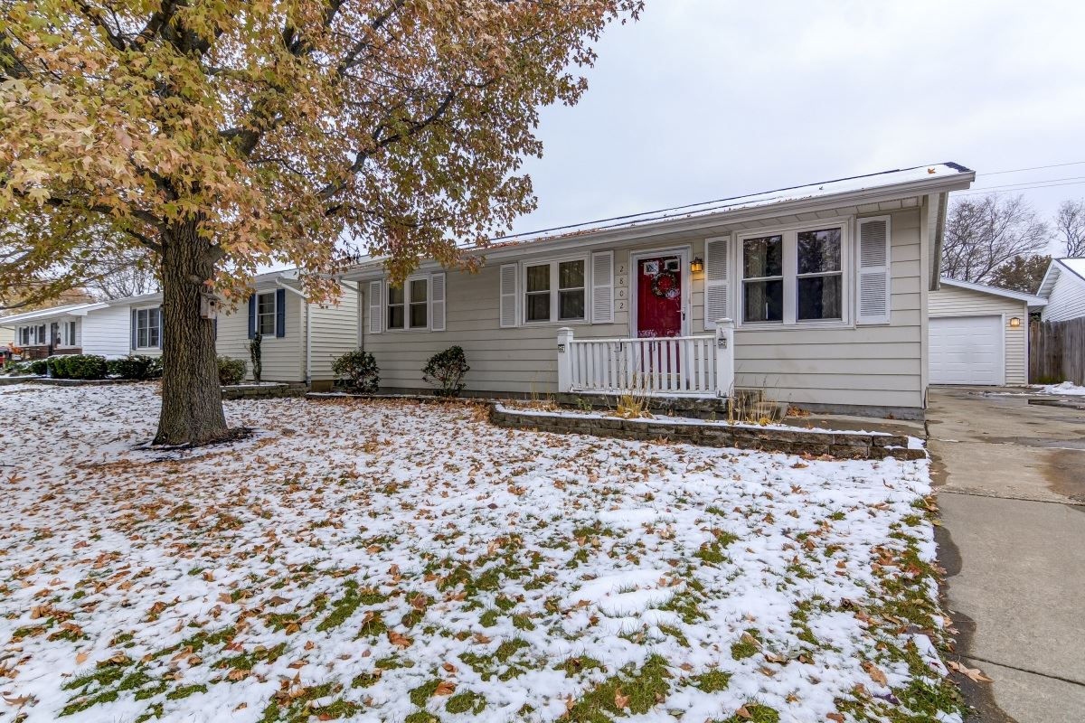 2802 East Black Avenue Springfield, IL 62702 - Photo 3 of 36