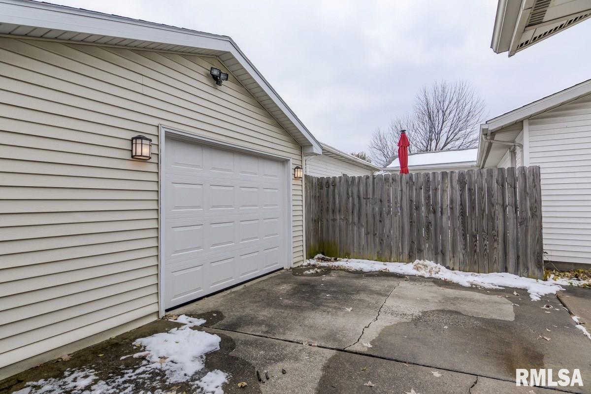 2802 East Black Avenue Springfield, IL 62702 - Photo 34 of 36