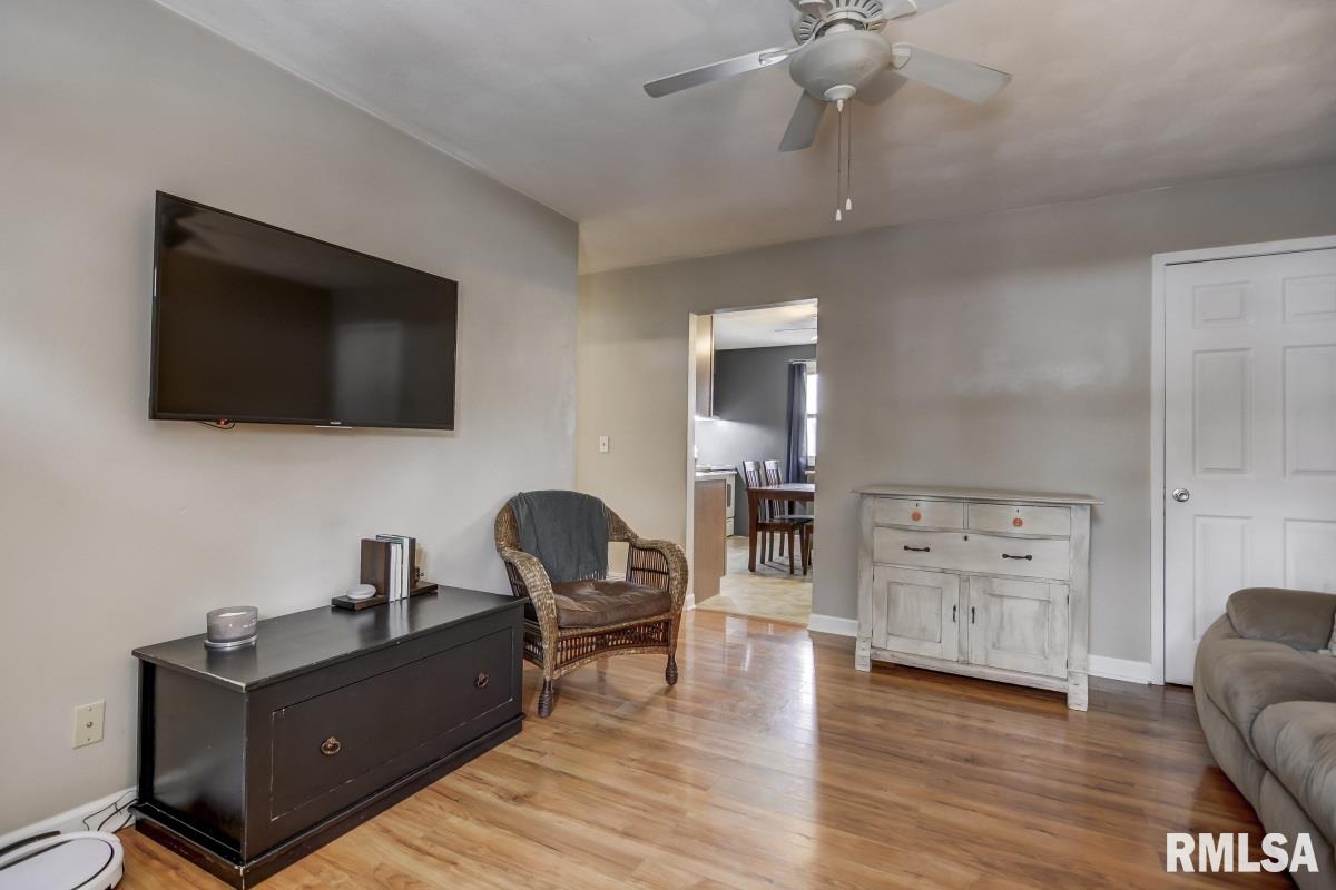 2802 East Black Avenue Springfield, IL 62702 - Photo 7 of 36