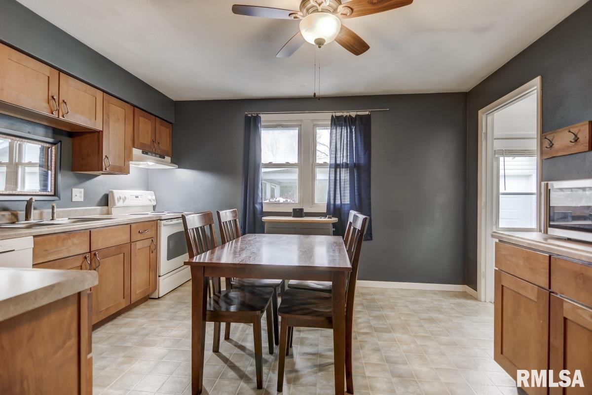 2802 East Black Avenue Springfield, IL 62702 - Photo 10 of 36